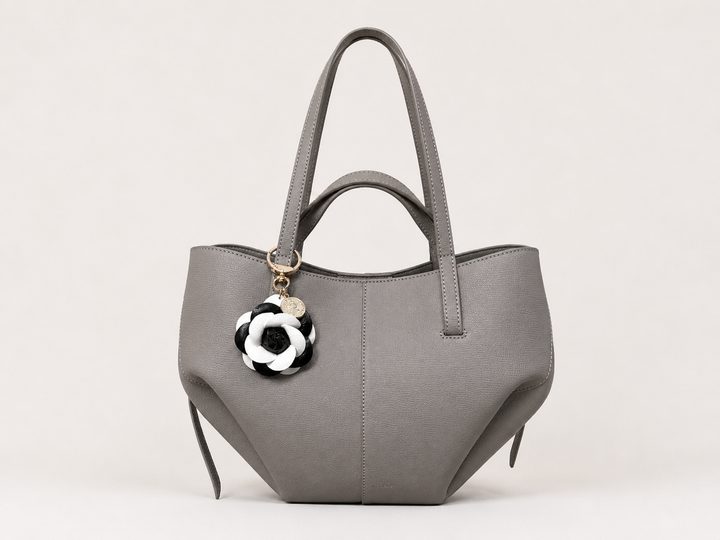 Rose Charm - Black/White