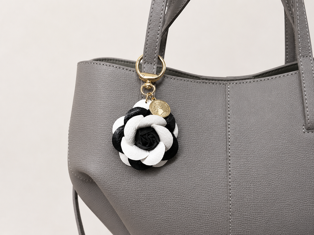 Rose Charm - Black/White