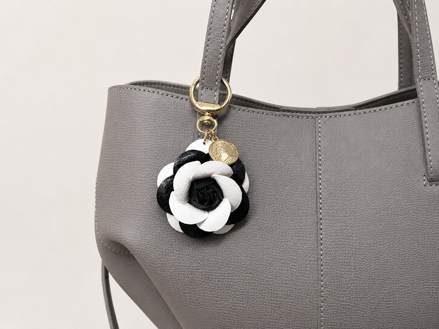 Rose Charm - Black/White